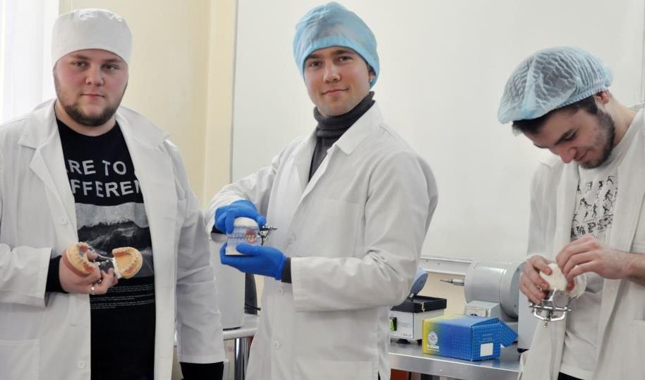 сколько учиться на зубного техника