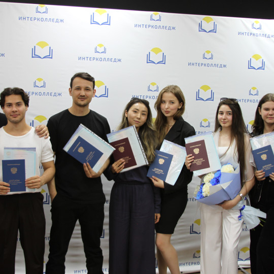 Фотогалерея | Интерколледж | Вручения дипломов специалистам кафедры "Стоматология ортопедическая" в 2024 | фото №7