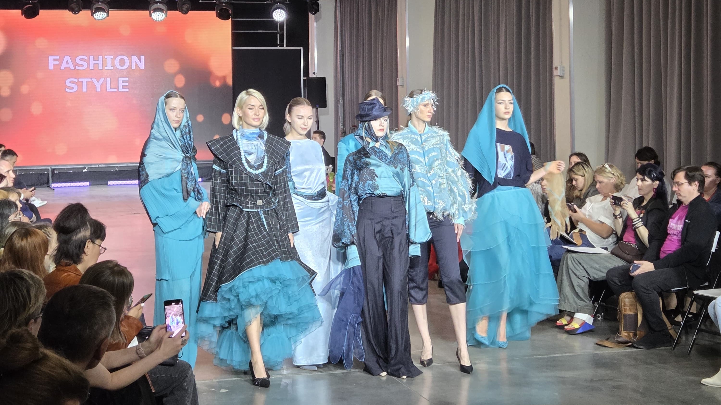 дизайнер одежды